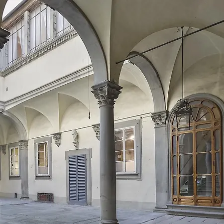 Maggio Palace Halldis Floransa